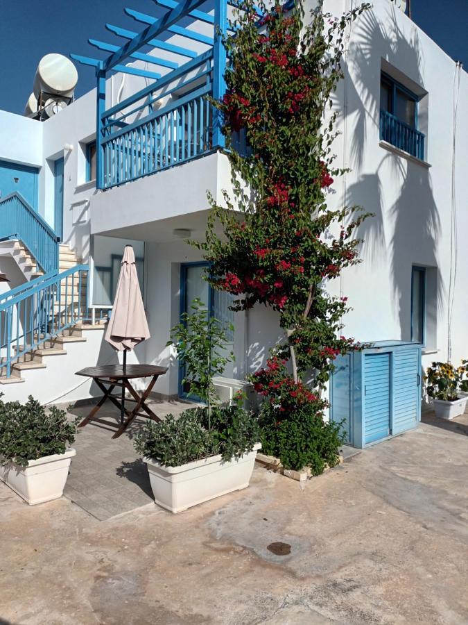 Ocean Blue Apartments Paphos Exterior photo