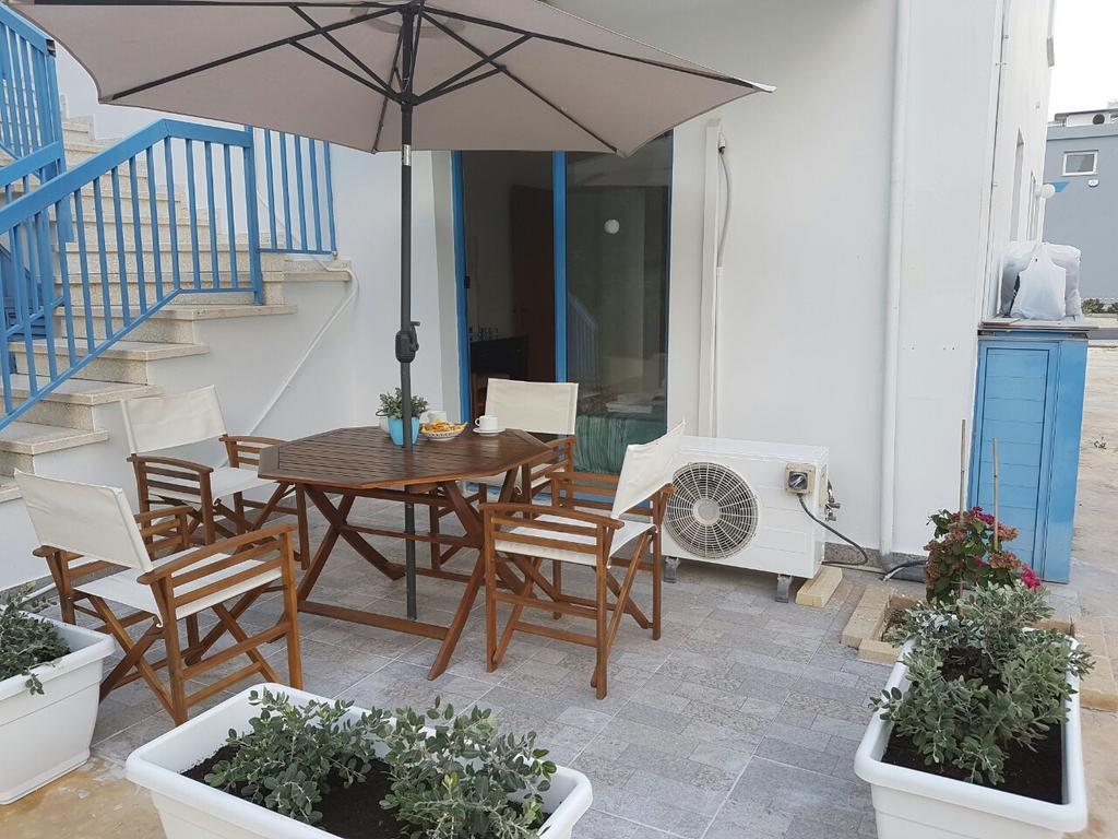 Ocean Blue Apartments Paphos Exterior photo