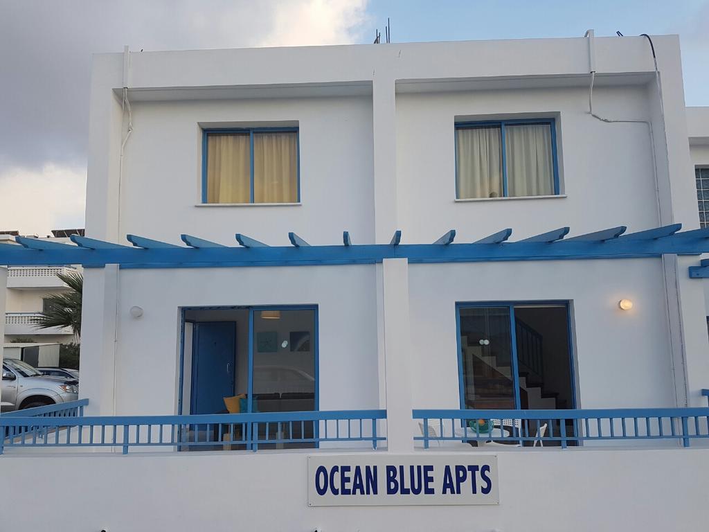 Ocean Blue Apartments Paphos Exterior photo