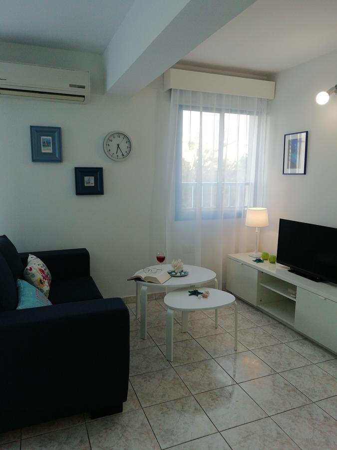 Ocean Blue Apartments Paphos Exterior photo