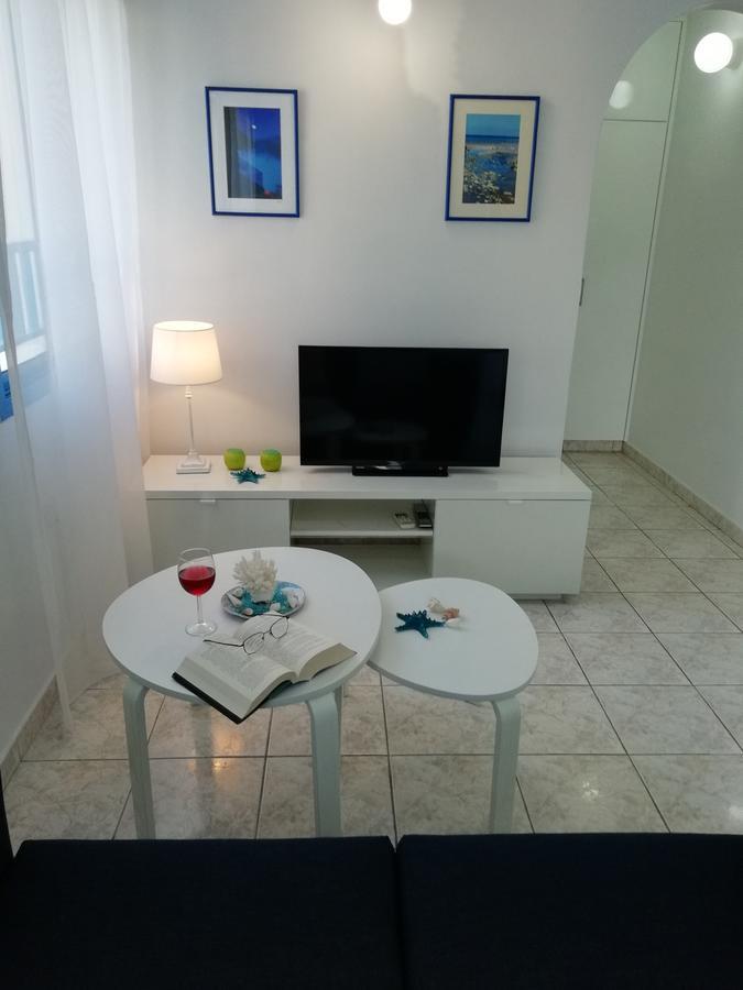 Ocean Blue Apartments Paphos Exterior photo