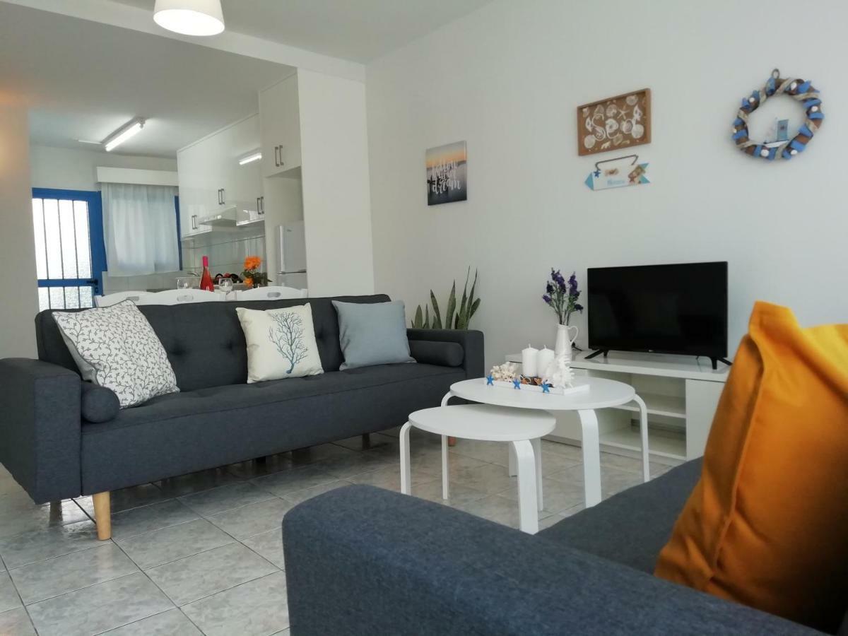Ocean Blue Apartments Paphos Exterior photo