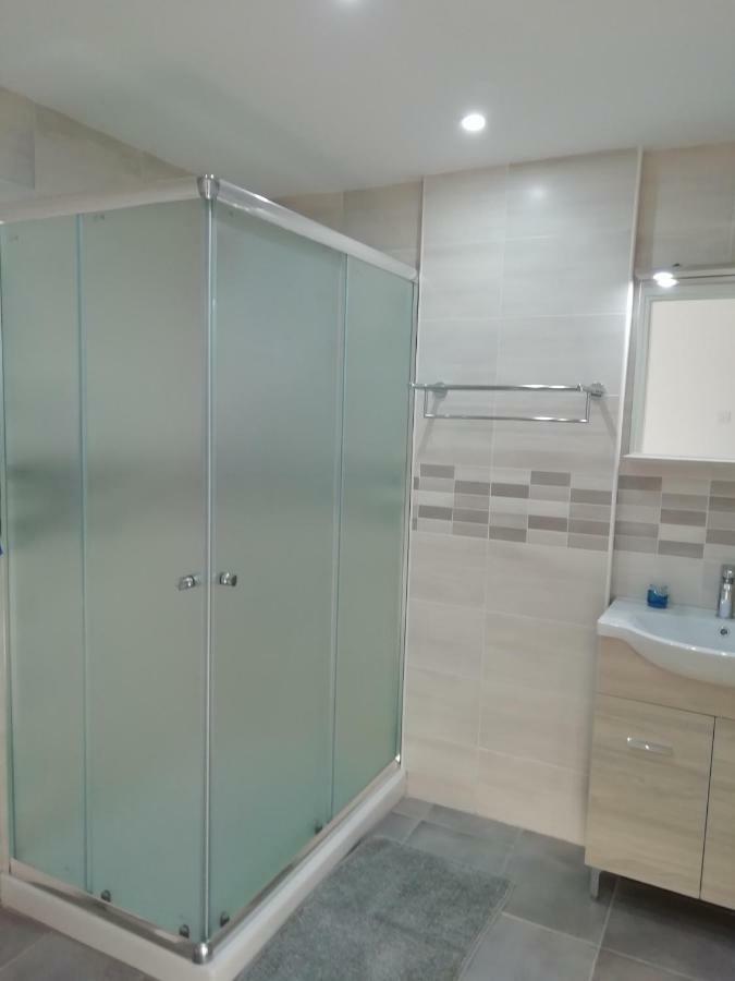 Ocean Blue Apartments Paphos Exterior photo