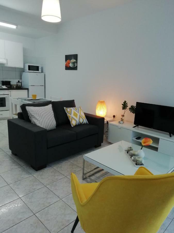 Ocean Blue Apartments Paphos Exterior photo